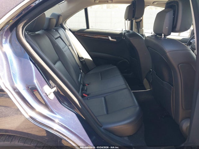 2013 Mercedes-benz C 300 Luxury 4matic მანქანა იყიდება აუქციონზე, vin: WDDGF8AB6DR252970, აუქციონის ნომერი: 44643019