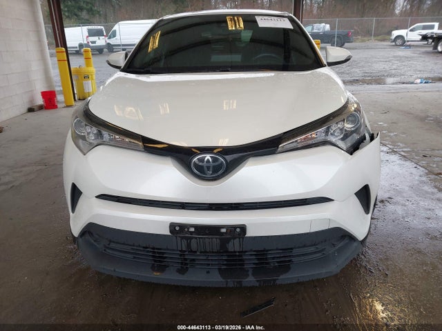 JTNKHMBX8K1042556 Toyota C-HR LE