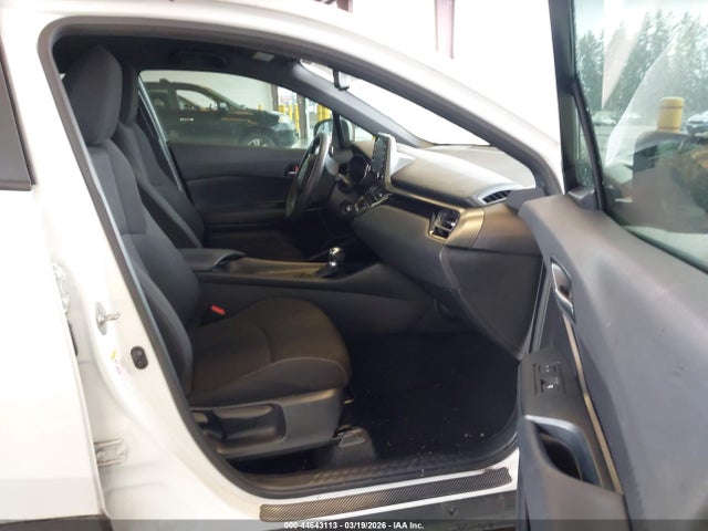 JTNKHMBX8K1042556 Toyota C-HR LE