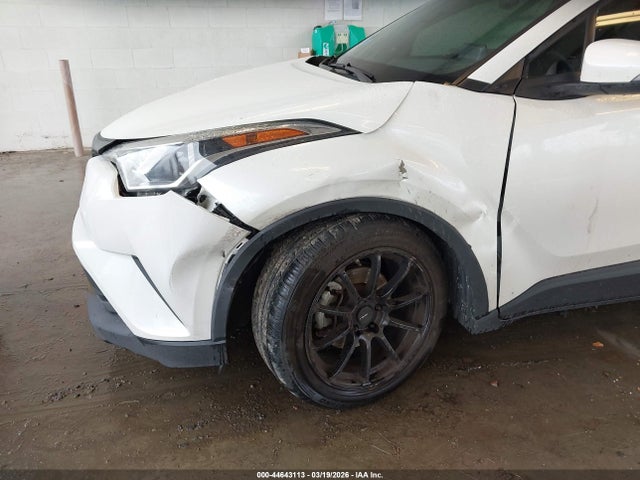 JTNKHMBX8K1042556 Toyota C-HR LE