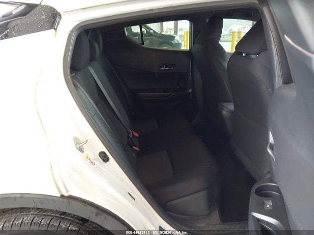 JTNKHMBX8K1042556 Toyota C-HR LE