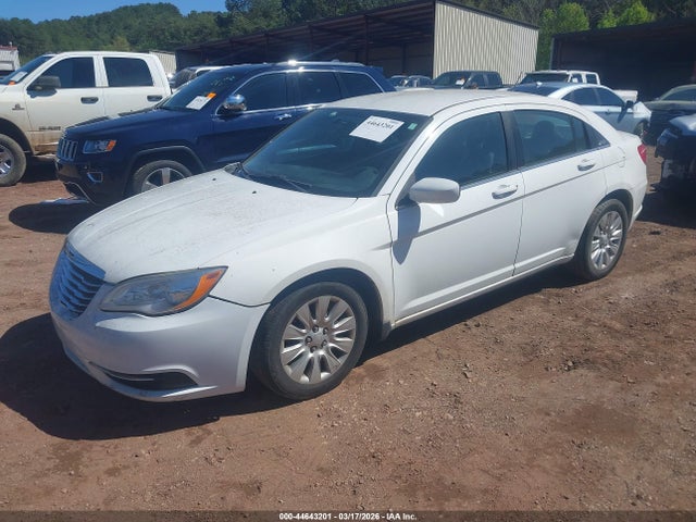 44643201 :رقم المزاد ، 1C3CCBAB2EN142008 vin ، 2014 Chrysler 200 Lx مزاد بيع