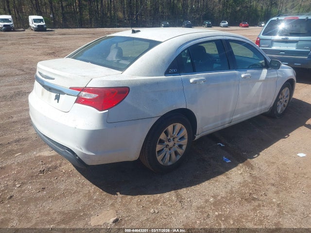 44643201 :رقم المزاد ، 1C3CCBAB2EN142008 vin ، 2014 Chrysler 200 Lx مزاد بيع