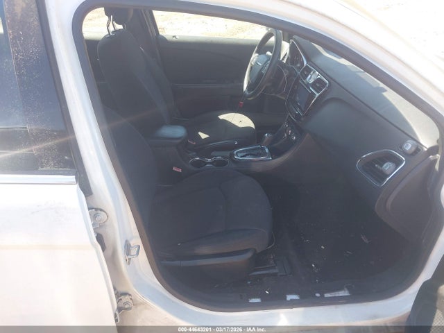 44643201 :رقم المزاد ، 1C3CCBAB2EN142008 vin ، 2014 Chrysler 200 Lx مزاد بيع