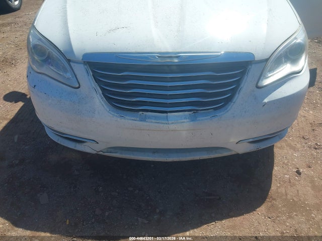 44643201 :رقم المزاد ، 1C3CCBAB2EN142008 vin ، 2014 Chrysler 200 Lx مزاد بيع