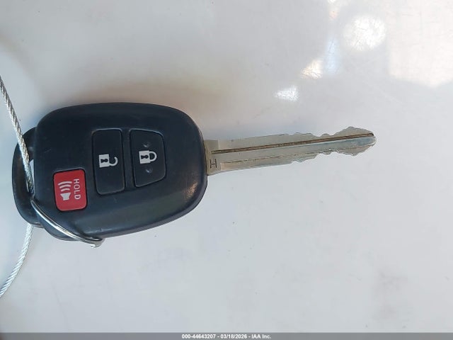 JTMZFREVXEJ015721 Toyota RAV4 LE