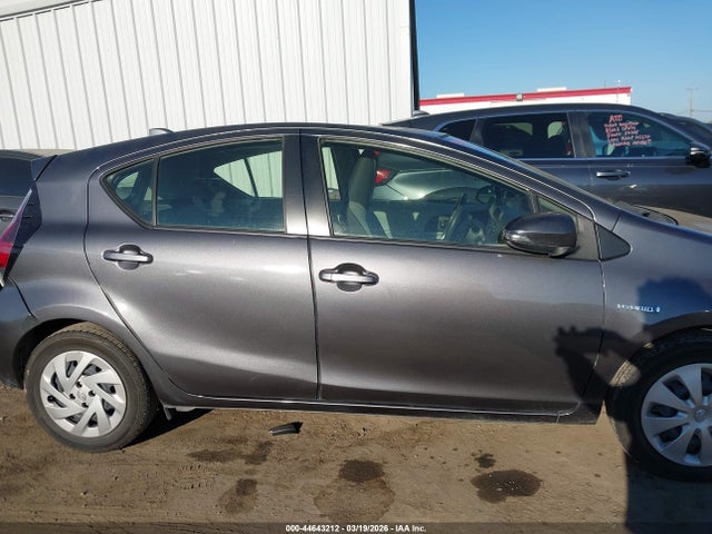 Toyota Prius C Two 2016 JTDKDTB33G1137282 Image 13