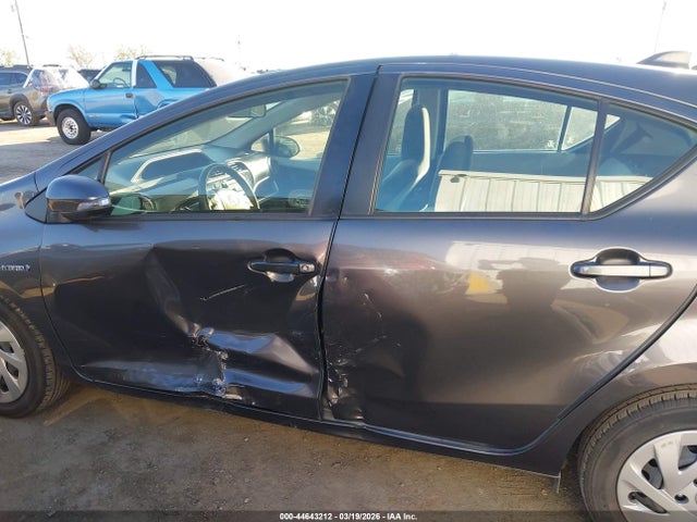 Toyota Prius C Two 2016 JTDKDTB33G1137282 Image 6