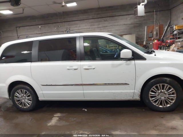 Продажа на аукционе авто 2016 Chrysler Town & Country Touring-l, vin: 2C4RC1CG3GR119190, номер лота: 44643228