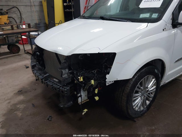Продажа на аукционе авто 2016 Chrysler Town & Country Touring-l, vin: 2C4RC1CG3GR119190, номер лота: 44643228