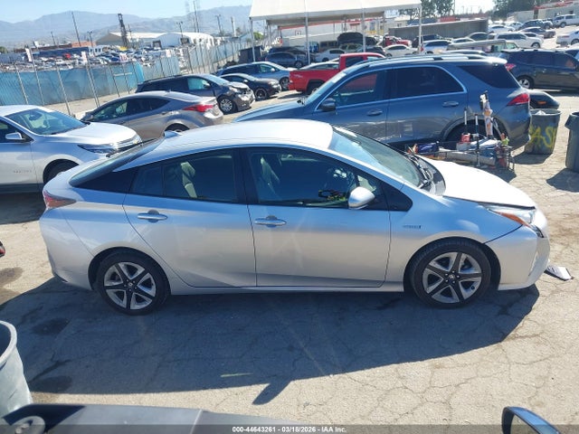 Toyota Prius Three Touring 2016 JTDKARFU0G3026434 Image 13