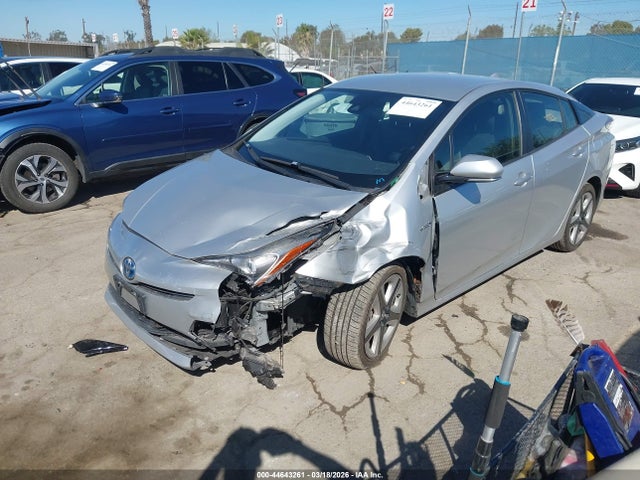 Toyota Prius Three Touring 2016 JTDKARFU0G3026434 Image 2