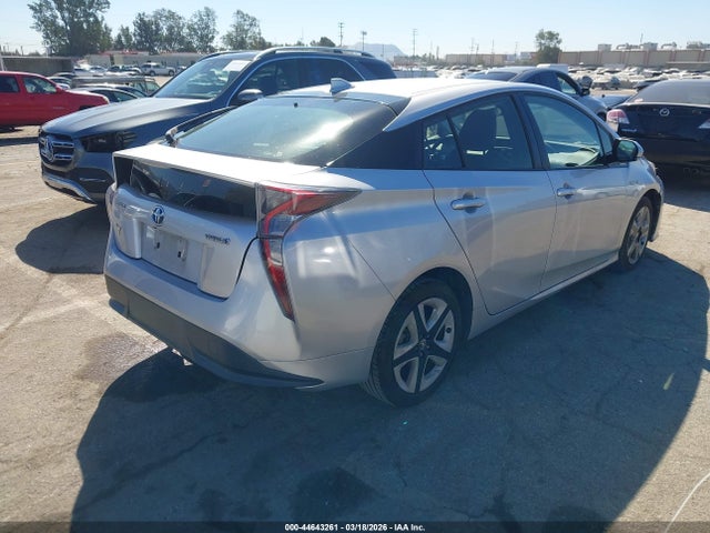 Toyota Prius Three Touring 2016 JTDKARFU0G3026434 Image 4