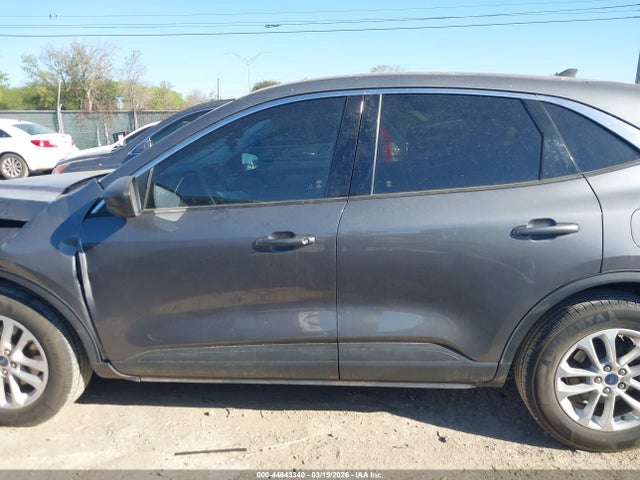 44643340 :رقم المزاد ، 1FMCU0G66NUA55916 vin ، 2022 Ford Escape Se مزاد بيع