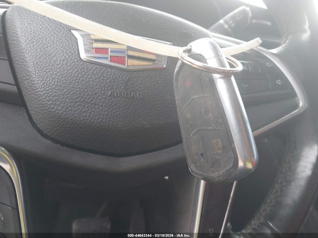 44643344 :رقم المزاد ، 1GYKNBRS9HZ240661 vin ، 2017 Cadillac Xt5 Luxury مزاد بيع