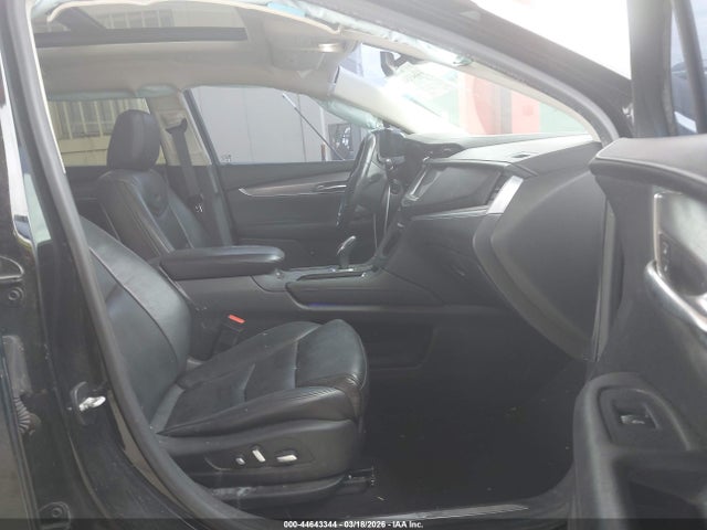 44643344 :رقم المزاد ، 1GYKNBRS9HZ240661 vin ، 2017 Cadillac Xt5 Luxury مزاد بيع