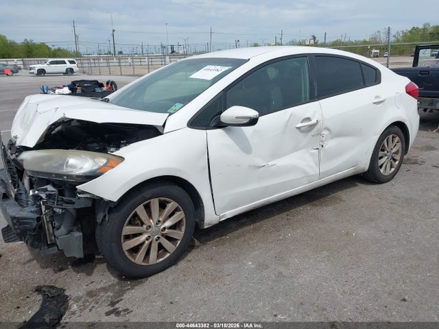 KIA FORTE LX 2016 KNAFX4A69G5503262 Image 2