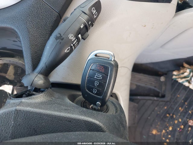 KM8J23A41JU696665 Hyundai TUCSON SE