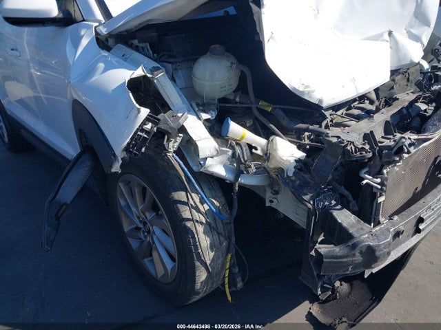 KM8J23A41JU696665 Hyundai TUCSON SE