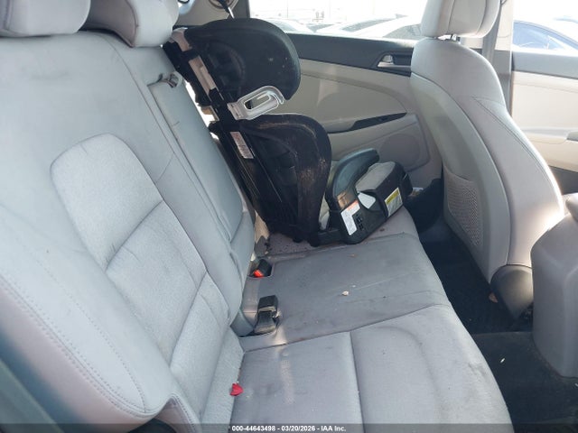 KM8J23A41JU696665 Hyundai TUCSON SE