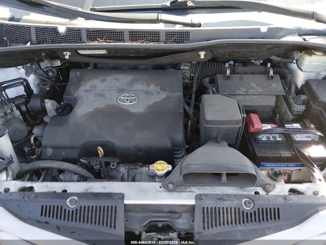 5TDYK3DC4GS722114 Toyota Sienna Xle Premium 8 Passenger