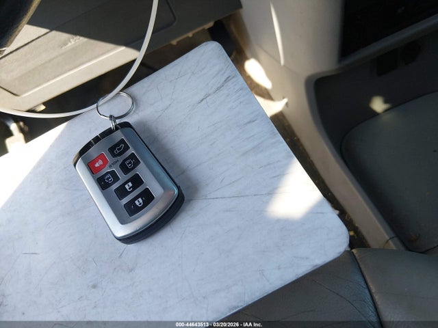 5TDYK3DC4GS722114 Toyota Sienna Xle Premium 8 Passenger