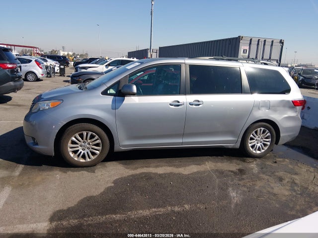 5TDYK3DC4GS722114 Toyota Sienna Xle Premium 8 Passenger