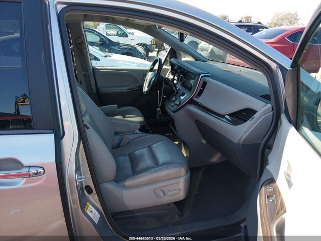 5TDYK3DC4GS722114 Toyota Sienna Xle Premium 8 Passenger