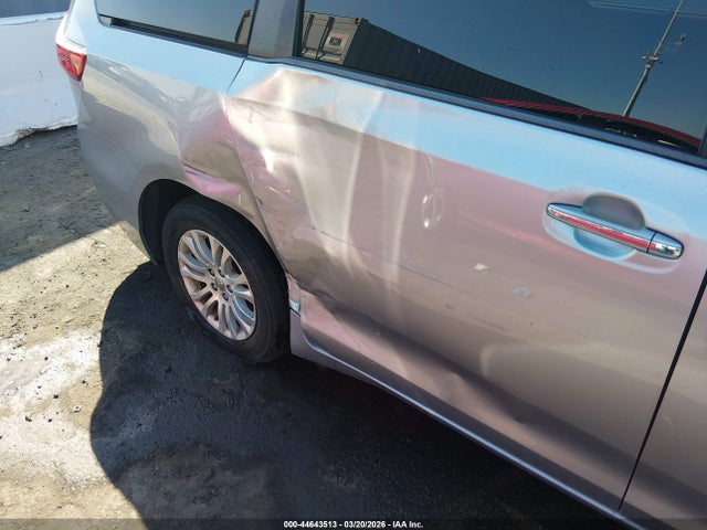 5TDYK3DC4GS722114 Toyota Sienna Xle Premium 8 Passenger