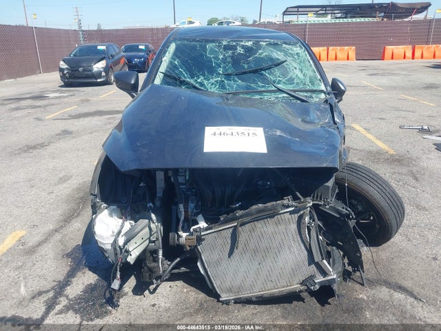 3MYDLBJV8LY704599 Toyota Yaris Xle