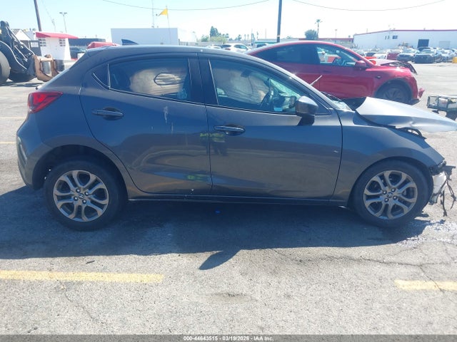 3MYDLBJV8LY704599 Toyota Yaris Xle