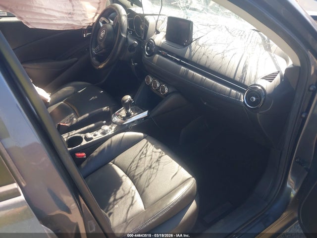 3MYDLBJV8LY704599 Toyota Yaris Xle