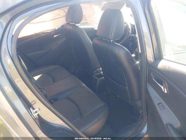 3MYDLBJV8LY704599 Toyota Yaris Xle