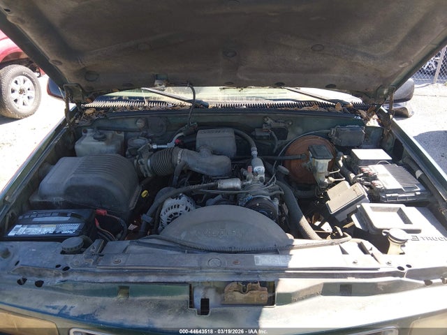 44643518 :رقم المزاد ، 1GKEC16R8TJ706841 vin ، 1996 Gmc Suburban C1500 مزاد بيع