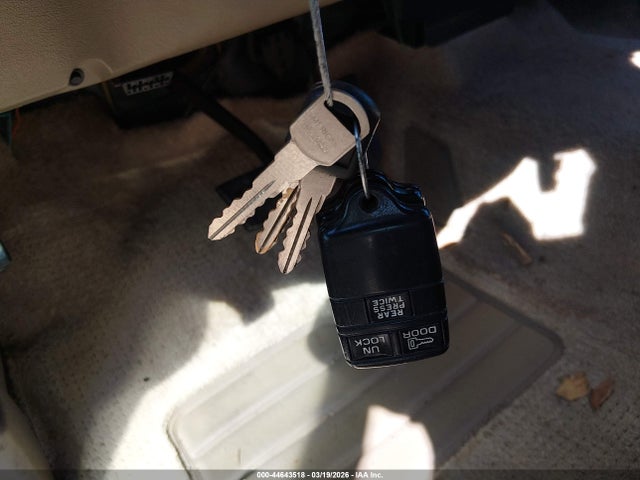 44643518 :رقم المزاد ، 1GKEC16R8TJ706841 vin ، 1996 Gmc Suburban C1500 مزاد بيع