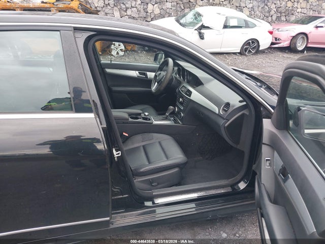Продаж на аукціоні авто 2013 Mercedes-benz C 250 Sport, vin: WDDGF4HB7DA849428, номер лоту: 44643538