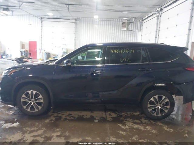 Продажа на аукционе авто 2021 Toyota Highlander Xle, vin: 5TDGZRBH8MS070165, номер лота: 44643611