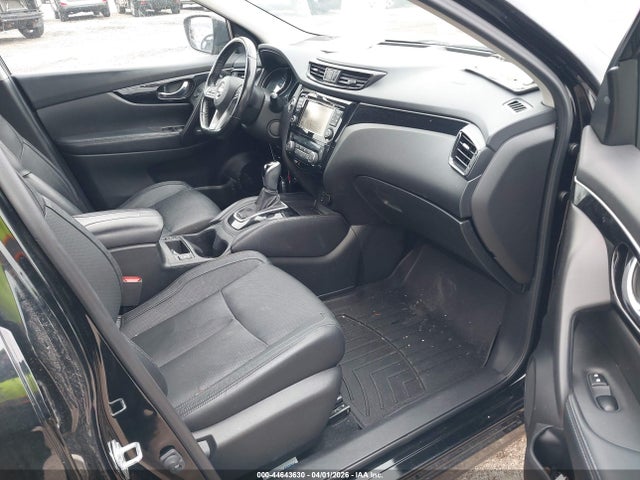 JN1BJ1CP5HW016064 Nissan Rogue Sport Sl
