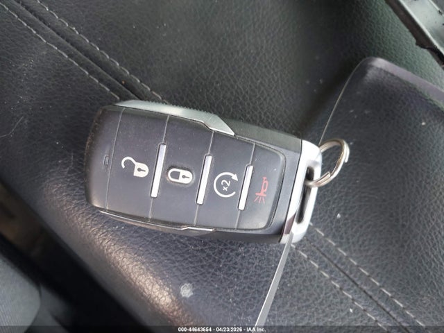 44643654 :رقم المزاد ، 1C6SRFBT2LN190813 vin ، 2020 Ram 1500 Big Horn  4x4 6'4 Box مزاد بيع