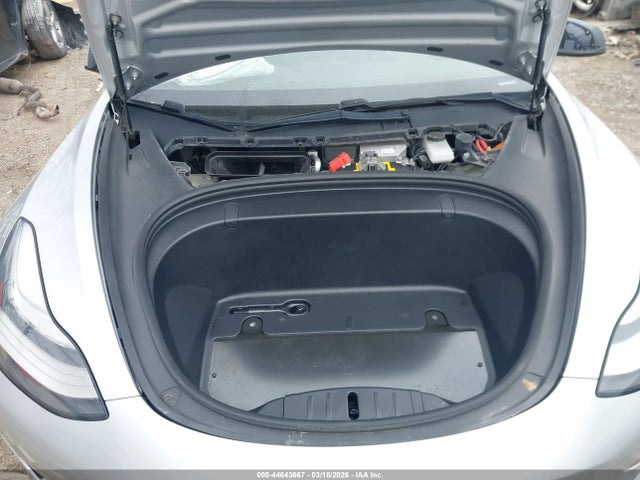 44643667 :رقم المزاد ، 5YJ3E1EB4JF054905 vin ، 2018 Tesla Model 3 Long Range/performance مزاد بيع