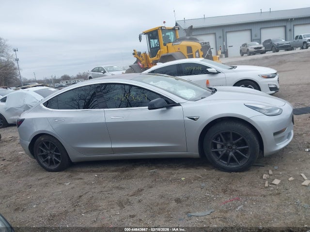 44643667 :رقم المزاد ، 5YJ3E1EB4JF054905 vin ، 2018 Tesla Model 3 Long Range/performance مزاد بيع
