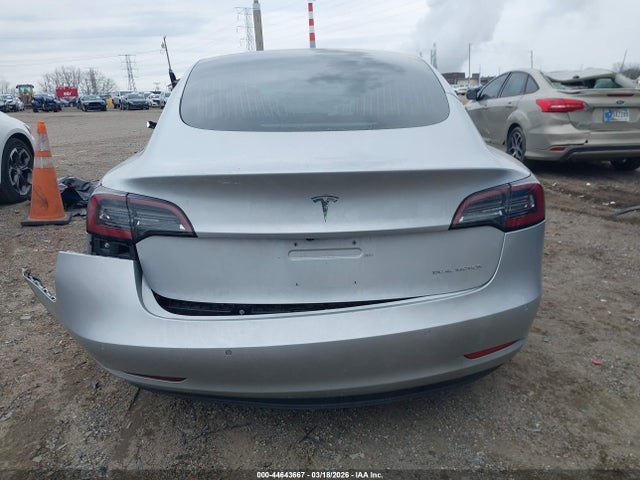 44643667 :رقم المزاد ، 5YJ3E1EB4JF054905 vin ، 2018 Tesla Model 3 Long Range/performance مزاد بيع