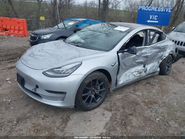 44643667 :رقم المزاد ، 5YJ3E1EB4JF054905 vin ، 2018 Tesla Model 3 Long Range/performance مزاد بيع