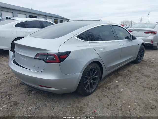 44643667 :رقم المزاد ، 5YJ3E1EB4JF054905 vin ، 2018 Tesla Model 3 Long Range/performance مزاد بيع