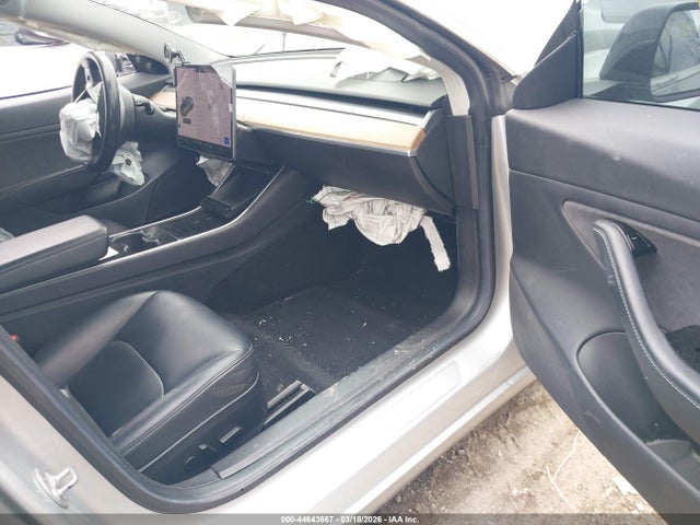 44643667 :رقم المزاد ، 5YJ3E1EB4JF054905 vin ، 2018 Tesla Model 3 Long Range/performance مزاد بيع