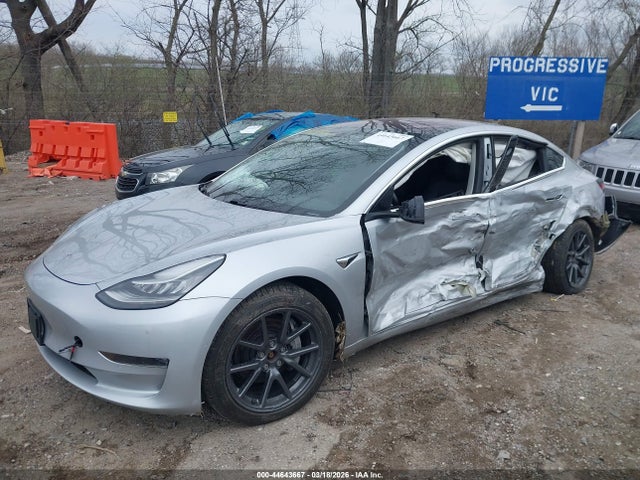 44643667 :رقم المزاد ، 5YJ3E1EB4JF054905 vin ، 2018 Tesla Model 3 Long Range/performance مزاد بيع