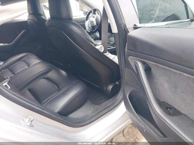44643667 :رقم المزاد ، 5YJ3E1EB4JF054905 vin ، 2018 Tesla Model 3 Long Range/performance مزاد بيع