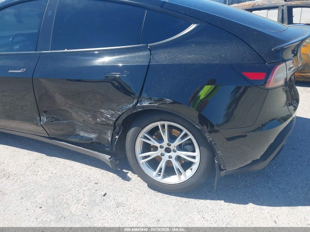 Продаж на аукціоні авто 2023 Tesla Model Y Awd/long Range Dual Motor All-wheel Drive, vin: 7SAYGAEE6PF909903, номер лоту: 44643840