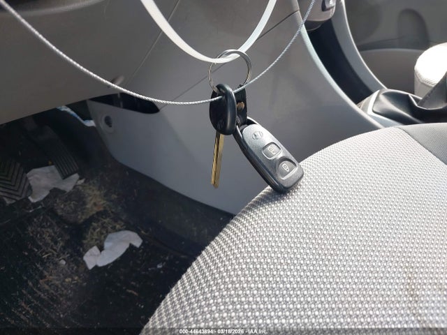 2013 Hyundai Accent Gs მანქანა იყიდება აუქციონზე, vin: KMHCT5AE3DU104665, აუქციონის ნომერი: 44643894