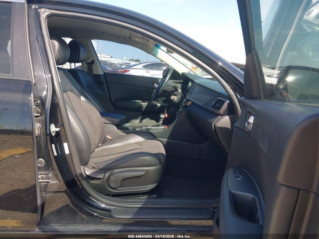 5XXGT4L31JG239964 KIA Optima S